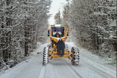 Vialidad Provincial intensifica el despeje de nieve en rutas fueguinas para garantizar la transitabilidad