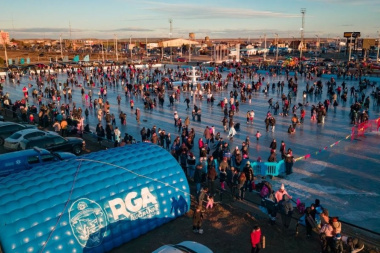 "Invierno Activo": cientos de familias disfrutaron de la pista de patinaje del Cono de Sombra