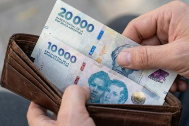 Menos recursos, más gastos: cayó el ingreso disponible de las familias en mayo y quedó 16,5% por debajo de 2023