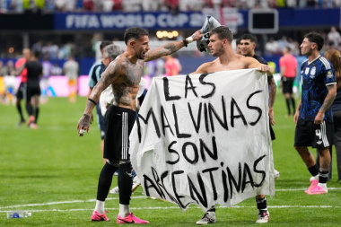 FIFA abrió una investigación por la bandera de “Las Malvinas son Argentinas” y los incidentes en la final del Mundial