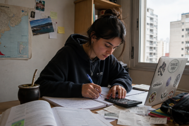 Estudiar fuera de Tierra del Fuego puede costar $1,8 millones por mes (como mínimo)