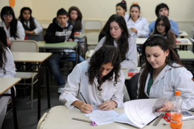 Argentina alcanza un 75% de terminalidad en secundaria, pero queda a mitad de tabla en América Latina