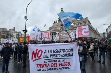 Trabajadores llevaron a Buenos Aires el reclamo por la recuperación del Puerto de Ushuaia