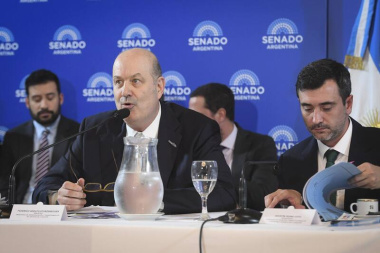 Milei sostiene a Federico Sturzenegger, pero el Congreso pone en pausa su agenda desreguladora