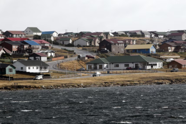 Polémica en Malvinas por un megaproyecto para instalar una salmonera: los isleños piden convocar a un referéndum