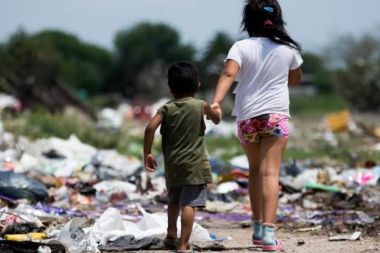 La UCA advirtió por la incertidumbre económica y mostró los límites de la asistencia para la pobreza infantil