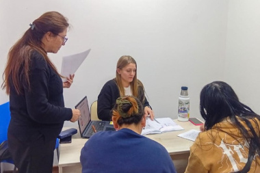 Jóvenes fueguinos en Córdoba reciben herramientas para afrontar la ansiedad ante los exámenes
