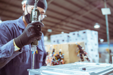 La industria no repunta: la producción volvió a caer en julio y acumula una caída de 2% en el año