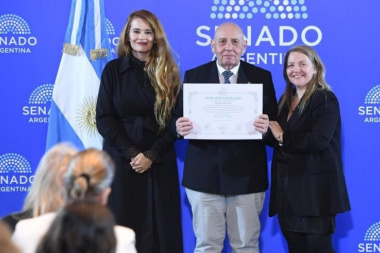 El primer rector electo de la UNTDF fue distinguido por el Senado de la Nación