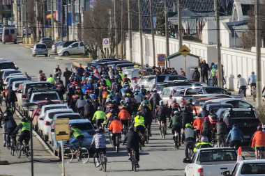 El último adiós a Mariano Coronel: una multitud de ciclistas lo acompañó hasta el cementerio