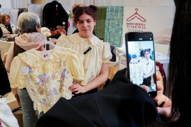 Moda fueguina que cruza fronteras: una emprendedora de Río Grande se expande a Santa Cruz
