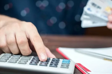 Morosidad: crece el estrés financiero y 1 de cada 4 endeudados toma crédito para pagar otras deudas