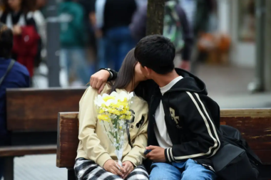 Por qué se regalan flores amarillas el 21 de septiembre y cuánto cuestan en Rio Grande