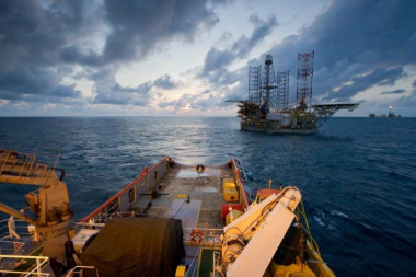 Con apoyo del Reino Unido, el gobierno ilegítimo de Malvinas extiende por cinco años las licencias petroleras