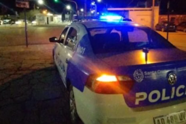 Dejó a su hija de siete años encerrada en un auto y se fue al boliche