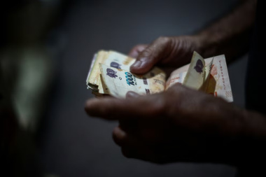 La pobreza subió al 32,3% en el primer semestre del año y afectó a 15,5 millones de personas