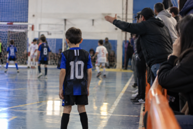 Fútbol infantil en Río Grande: un llamado a los adultos para dejar jugar a los chicos sin presiones