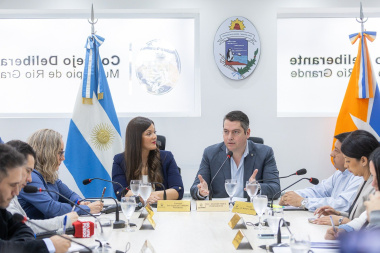 Perez presentó el presupuesto 2027: baja de impuestos, desendeudamiento, obras y más salud