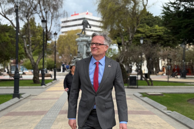 Embajador británico visitó Punta Arenas y desligó al gobierno inglés de ruta marítima con Malvinas