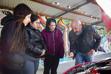 Brindarán un taller de mecánica básica para mujeres y diversidades en Río Grande