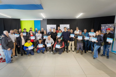 En Río Grande, el Municipio entregó equipamiento a productores porcinos
