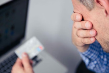 Endeudamiento: 8 de cada 10 argentinos llegan sin margen a fin de mes y usan la tarjeta de crédito para financiarse