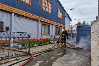 Una vela encendida para un santo casi termina en un incendio en Rio Grande