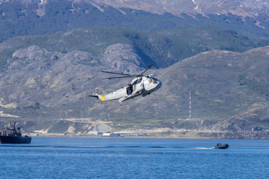 La Armada realizó un adiestramiento integrado del poder naval en aguas del Canal Beagle