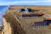 Chile reclama a Argentina por instalar paneles solares que invaden su territorio en el Hito 1
