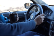 En dos provincias argentinas prohibieron tomar mate mientras se conduce por la ruta