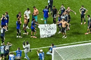 Reino Unido pidió a la FIFA investigar a la Argentina por la bandera de Malvinas