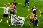 ¿Llegan las dos a Río Grande? La bandera de Malvinas del Mundial tendría destino fueguino