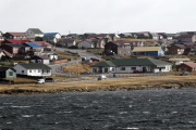 Polémica en Malvinas por un megaproyecto para instalar una salmonera: los isleños piden convocar a un referéndum