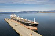 Gobierno repudió la operación de buque petrolero británico en el puerto intervenido de Ushuaia