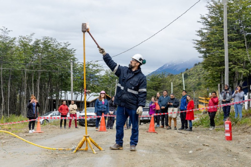 Más de 150 familias del barrio Akar en Ushuaia tienen red de gas natural