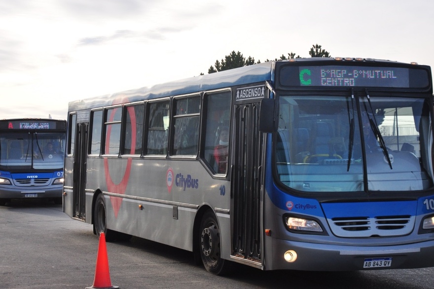 Las empresas de colectivos del interior del país piden que el boleto suba a $700