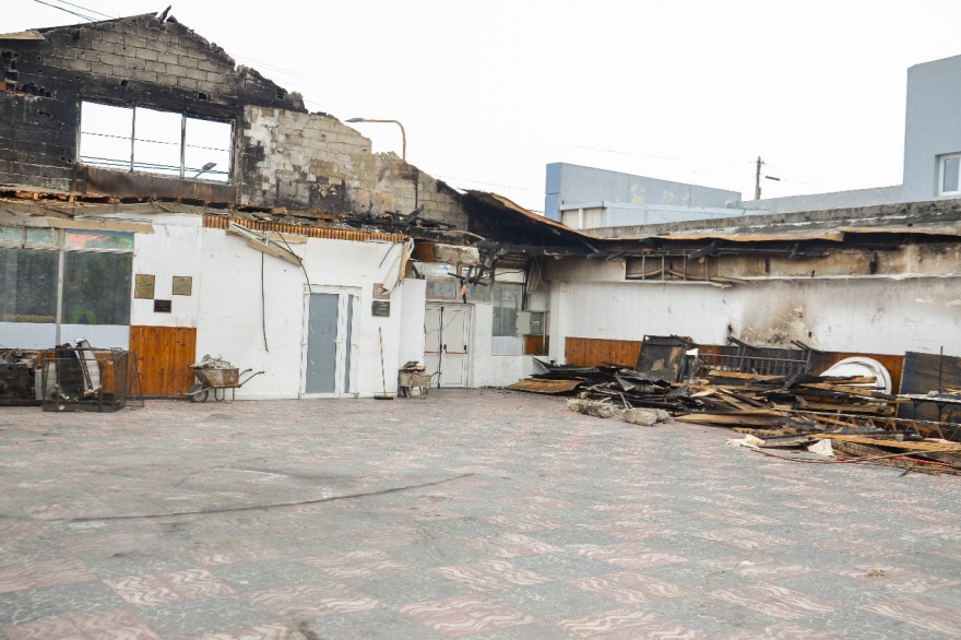 Gobierno y Club O'Higgins avanzan con los trabajos de limpieza de la sede incendiada en Río Grande