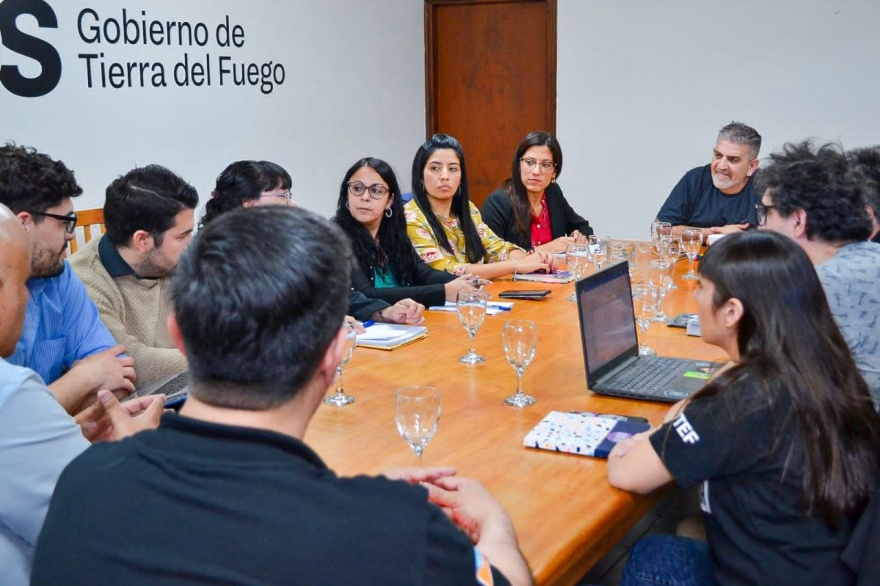 López Silva: "Comenzamos el camino de actualización para que nuestros docentes no caigan en la línea de la pobreza"