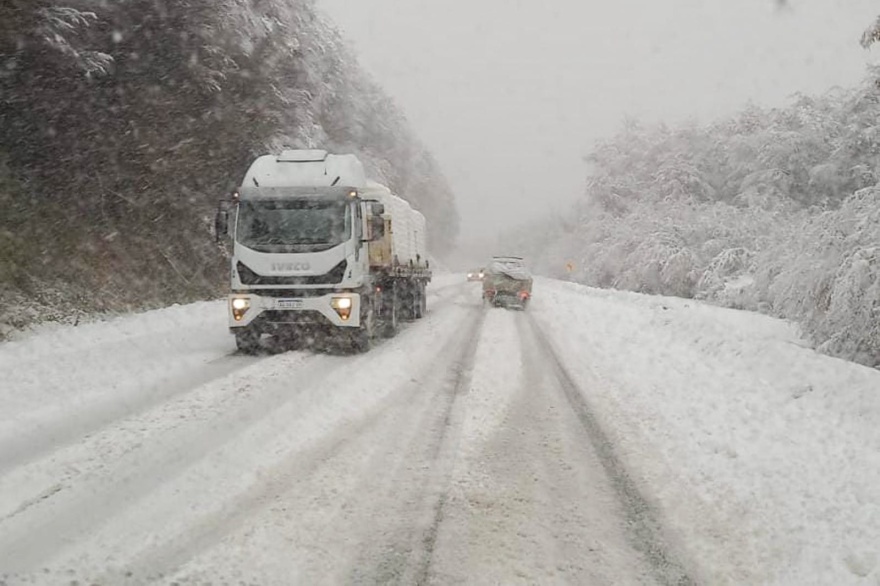 Alertan por fuertes nevadas entre Tolhuin y Ushuaia y piden extremar precauciones en ruta