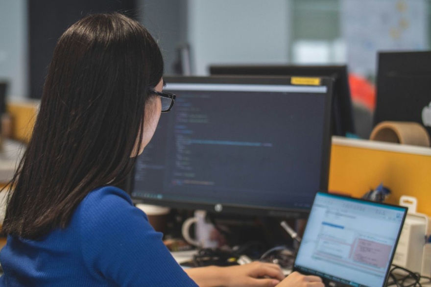 Lanzan cuatro cursos online y gratuitos para mujeres fueguinas sobre Inteligencia Artificial