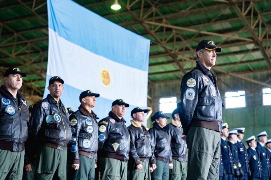 Melella asistió a la ceremonia por el 75° aniversario de la Base Aeronaval en Río Grande