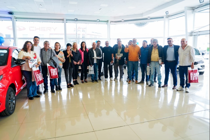 Con apoyo del Gobierno se realizó nueva entrega de 0km a taxistas y remiseros de Río Grande