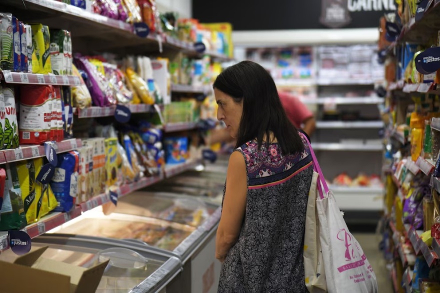 Las ventas de los supermercados cayeron en octubre y acumulan una baja del 12,3% en el año