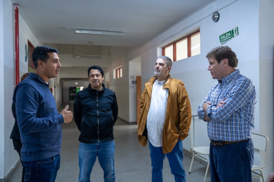 Melella recorrió obras de refacción en el colegio ‘Luis Piedrabuena’ de Río Grande