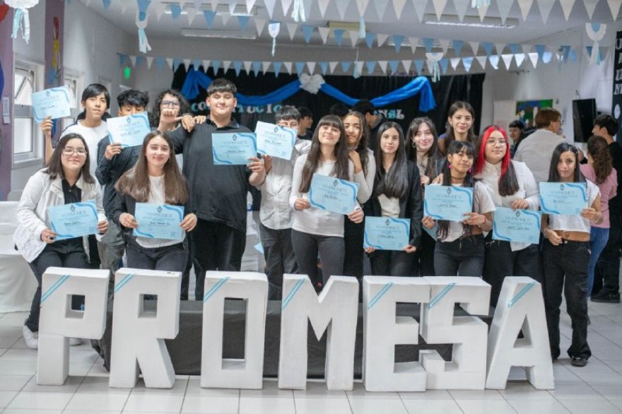Más de 2 mil estudiantes de la Provincia prometieron lealtad a la Constitución Nacional