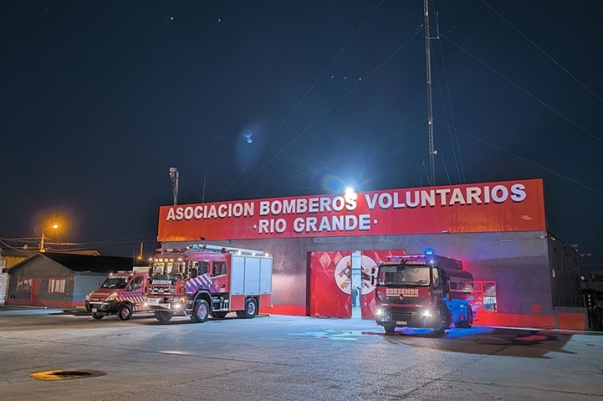 Bomberos voluntarios de Río Grande protestan por la falta de pago de un subsidio provincial