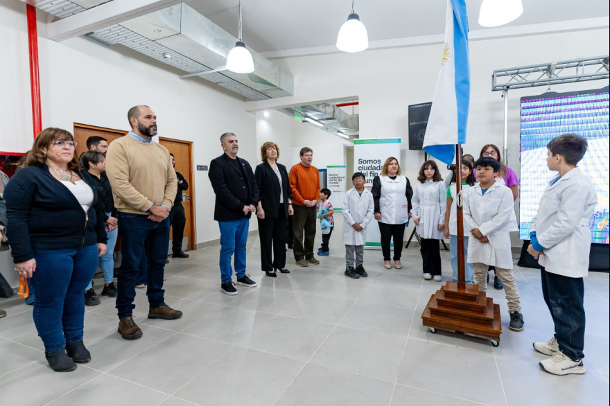 Melella encabezó la inauguración de la Escuela Provincial N° 40 “María Elena Walsh” en Ushuaia