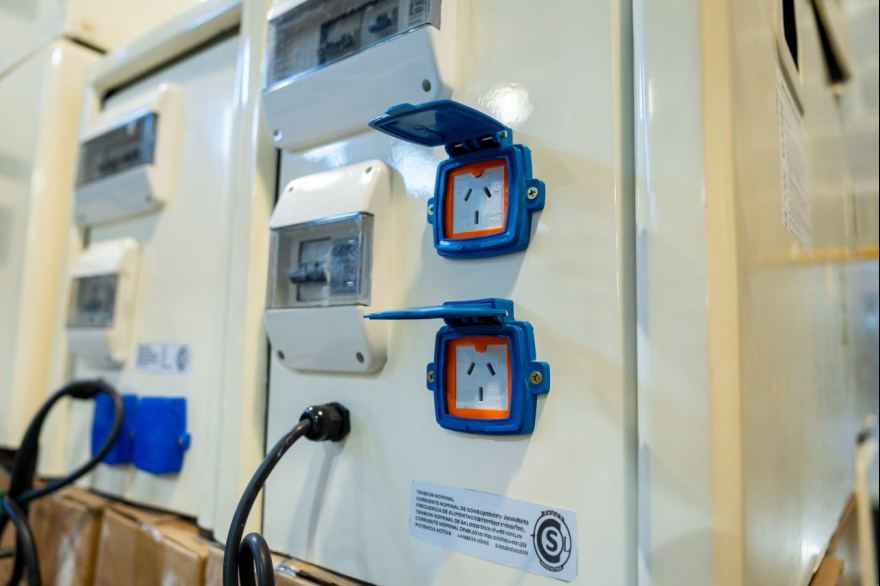 Incorporan 20 nuevos equipos de energía para familias electrodependientes