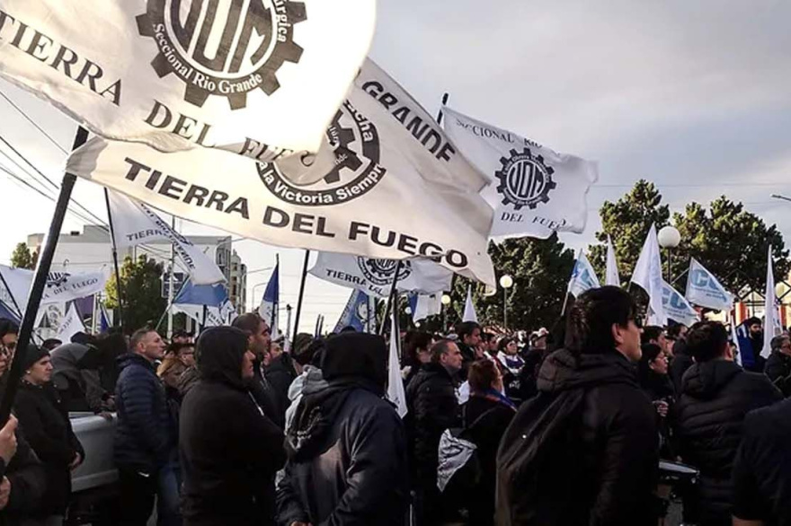 Empezó el paro total en rechazo a la baja de aranceles a productos electrónicos importados