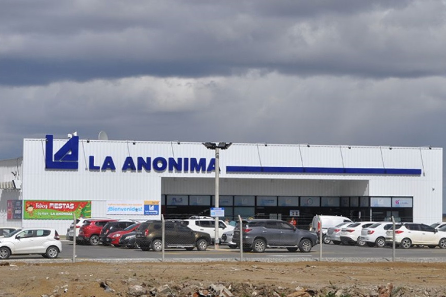 El derrumbe del consumo también golpea a La Anónima: menos tickets y desplome de ganancia